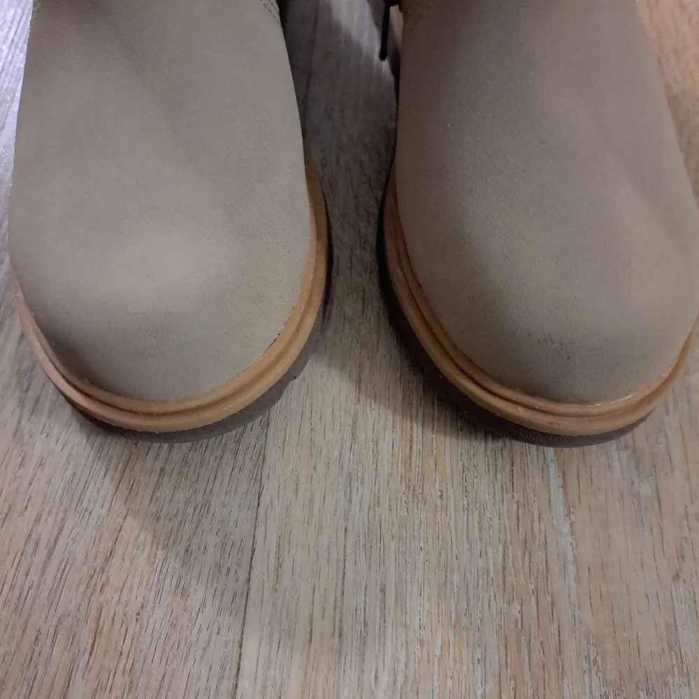 H&M Kid's Tan Ankle Boots Waterproof Sturdy Lug Sole Toddler Size 12